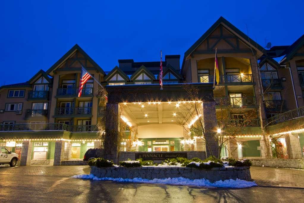 Pinnacle Hotel Вістлер Екстер'єр фото
