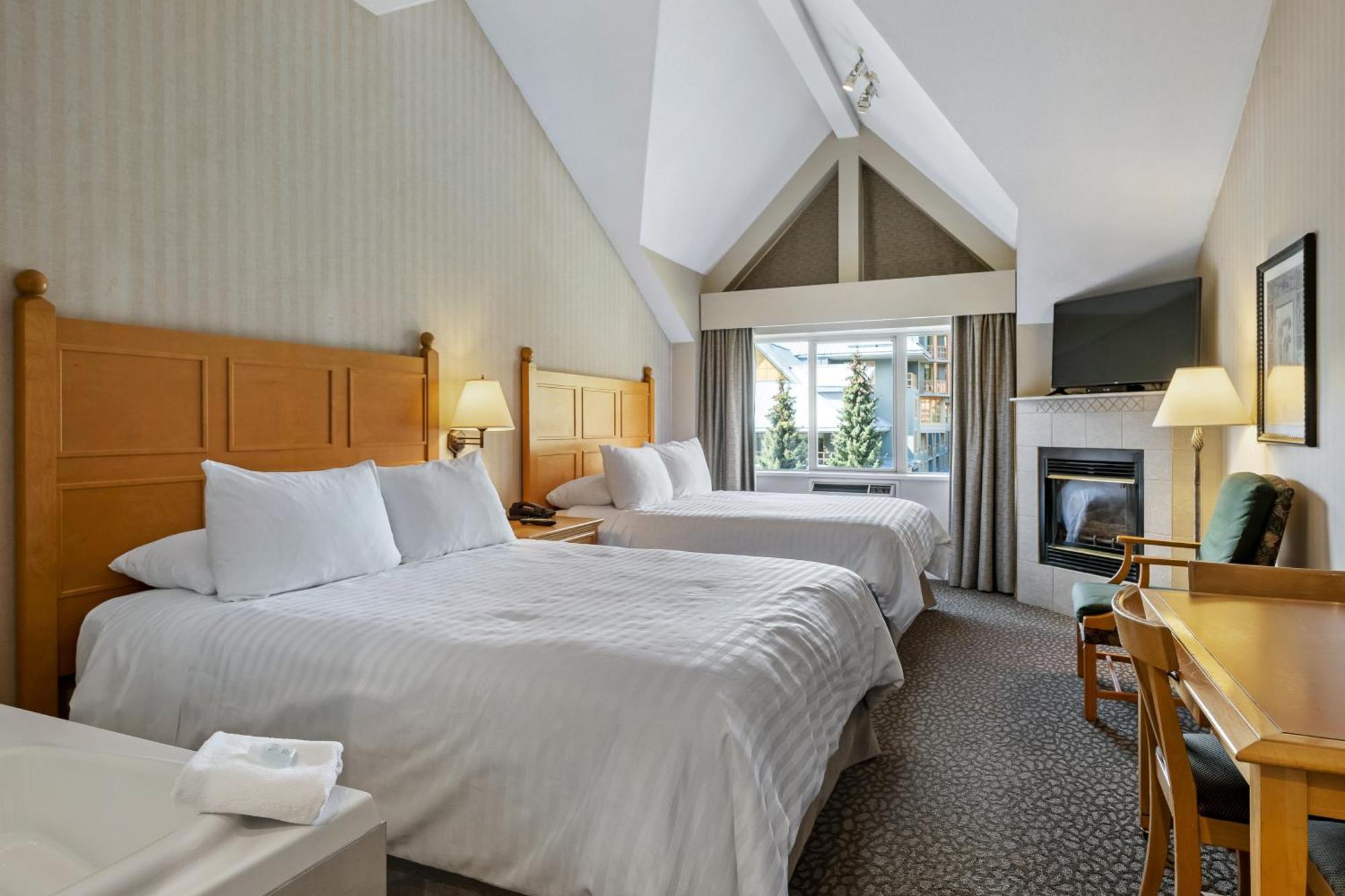 Pinnacle Hotel Вістлер Екстер'єр фото