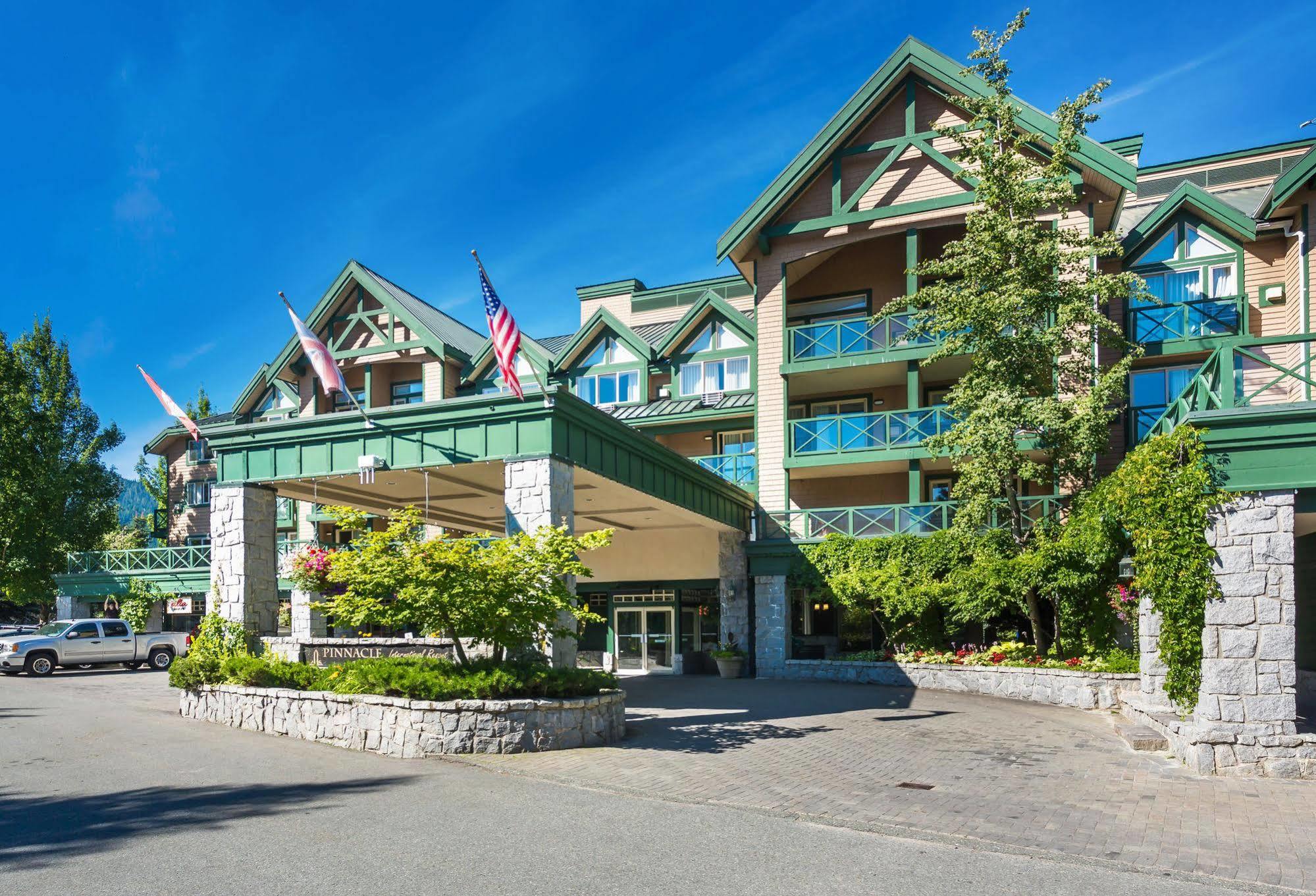 Pinnacle Hotel Вістлер Екстер'єр фото