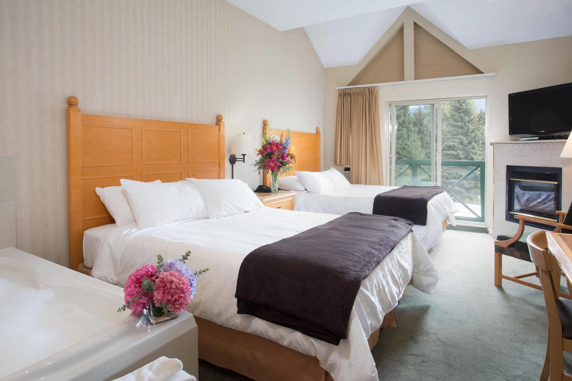 Pinnacle Hotel Вістлер Екстер'єр фото