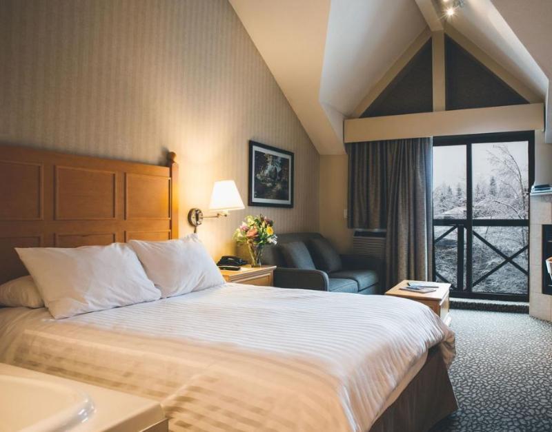 Pinnacle Hotel Вістлер Екстер'єр фото